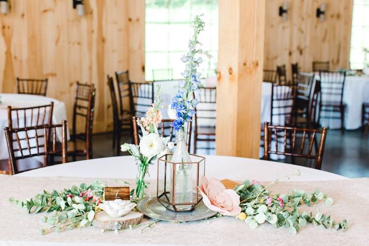 Tables, chairs + linens