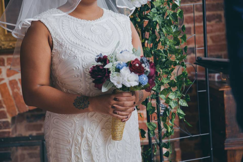 Bride and bouquet - DT Visuals