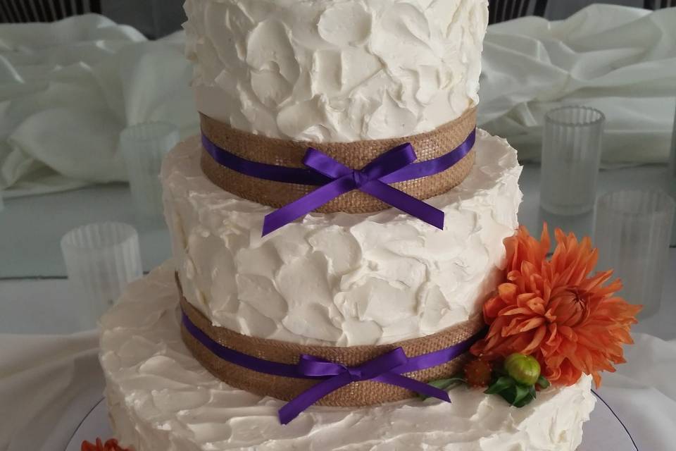 Cake with ribbons