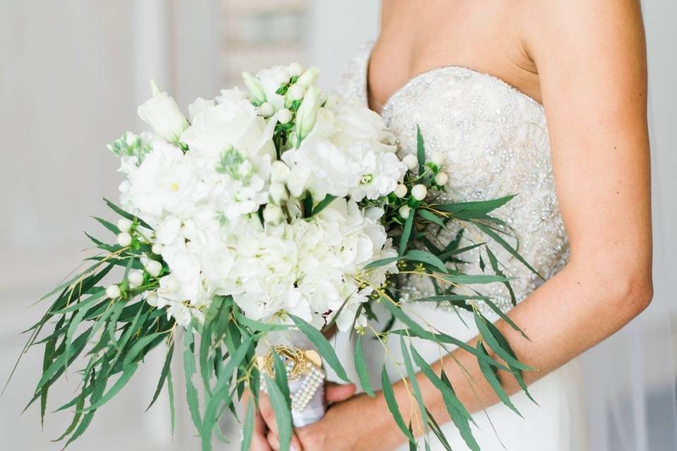 Bride's white bouquet
