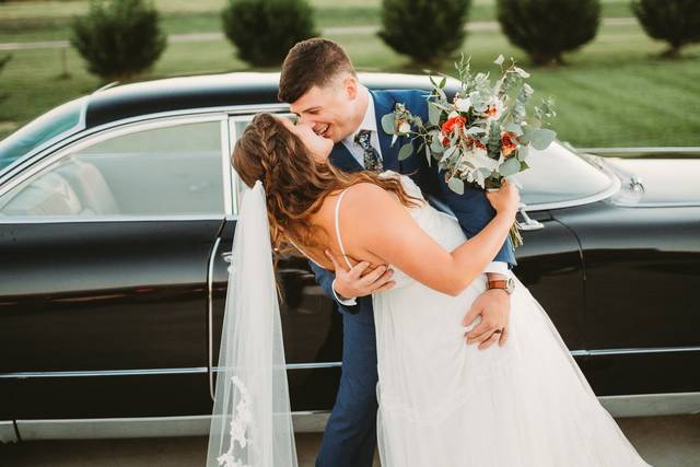 Vintage Car Bride and Groom
