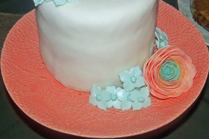 Simple Single Tier Wedding CakeFlavors Inside - Strawberry, Chocolate & VanillaCovered in Homemade Mashmallow Fondantwith Handmade Gumpaste Sugar FlowersLarge Peach Ranunculus & Small Mint Hydrangea