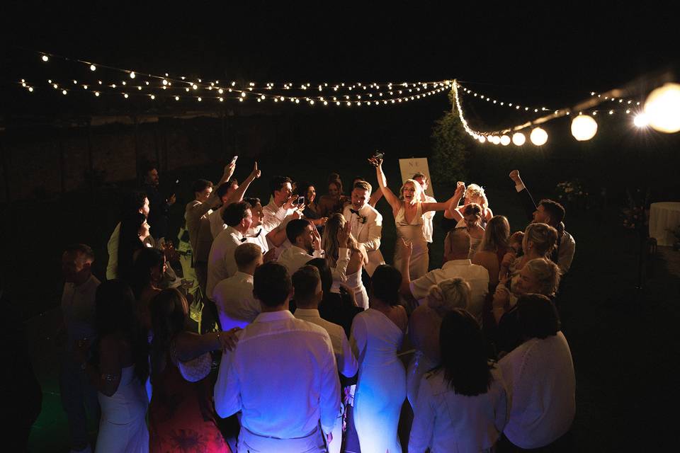 Having party ourdoor 'til late