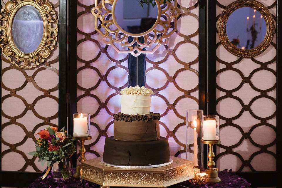 Elegant wedding cake display