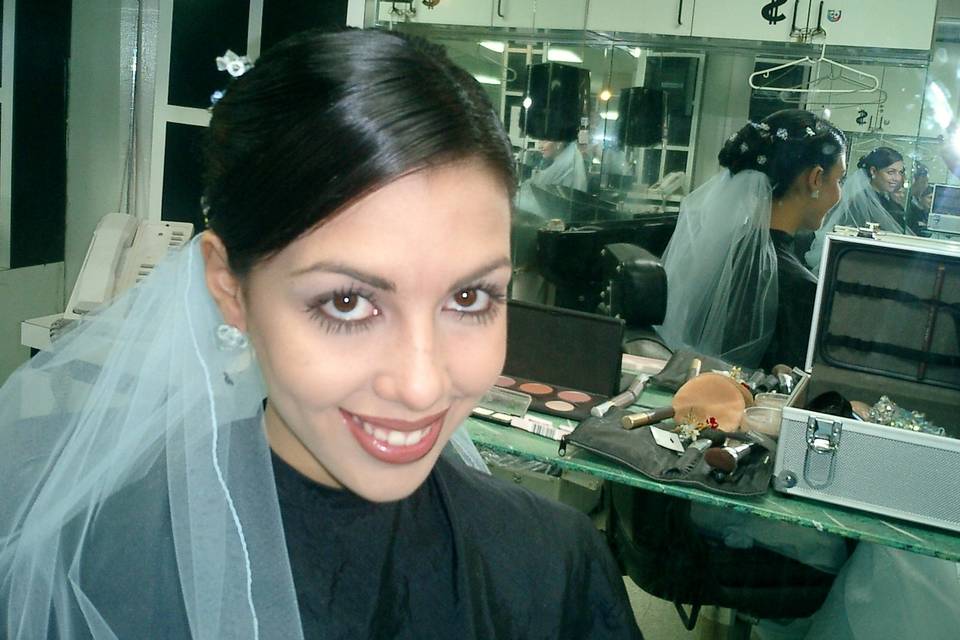 Lizzie Ibarra Hair & Airbrush Make-up Artist