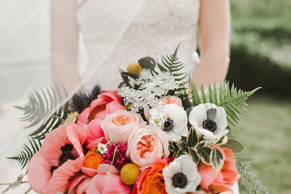 Colorful cle elum wedding