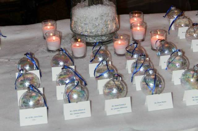 Winter placecards and favors