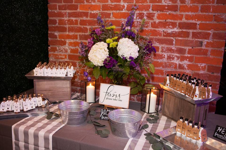 Personalized guestbook table