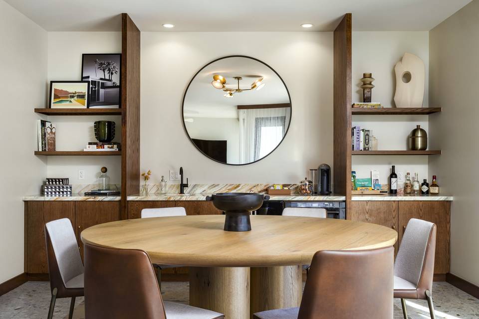 Hardy Suite Dining
