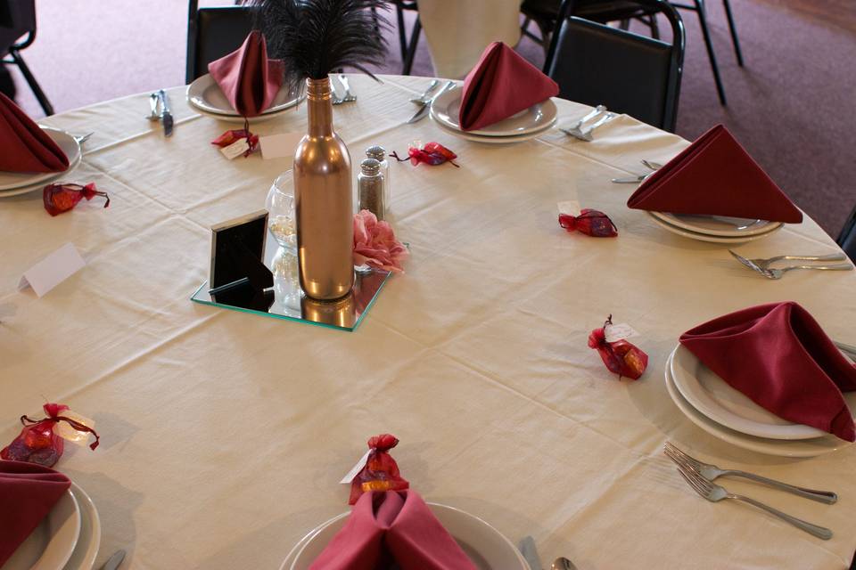 Table setting and centerpiece