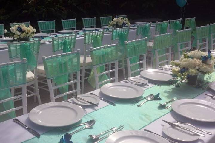 Green table and chair decor