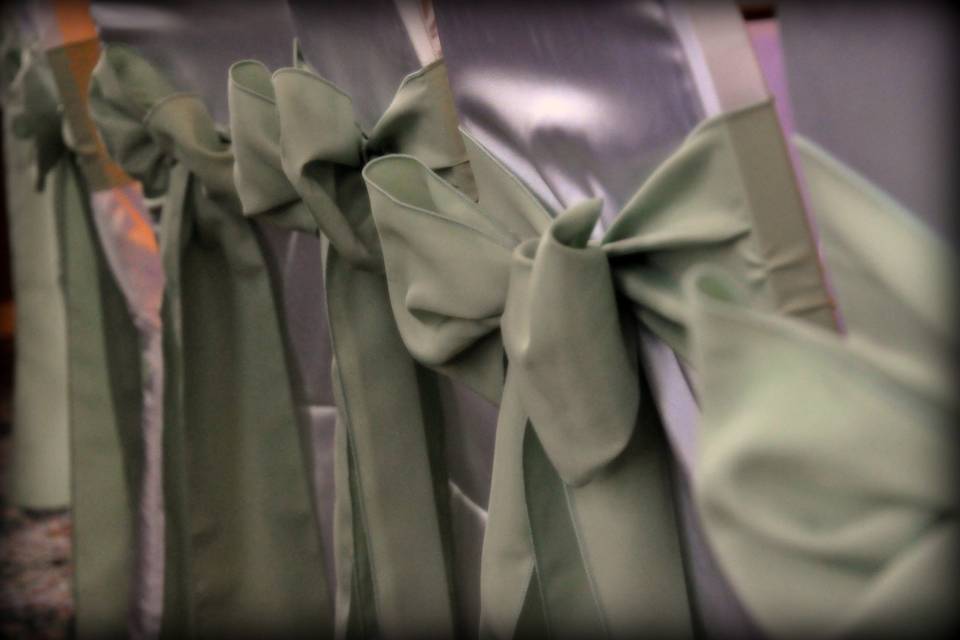 Green chair bows