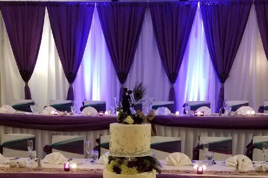 Wedding cake and traditional head table