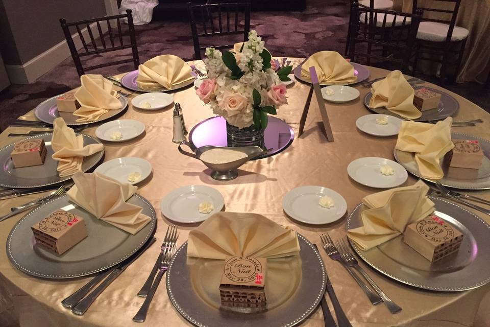 Table setting with specialty linens