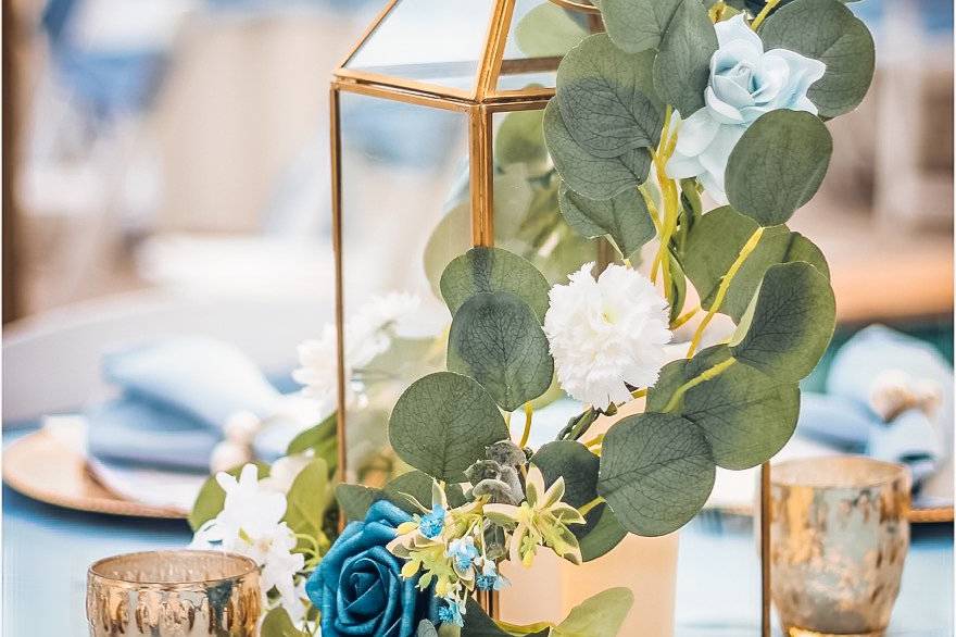 Gold + dusty blue reception