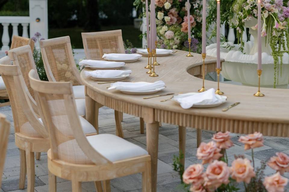 Tess table