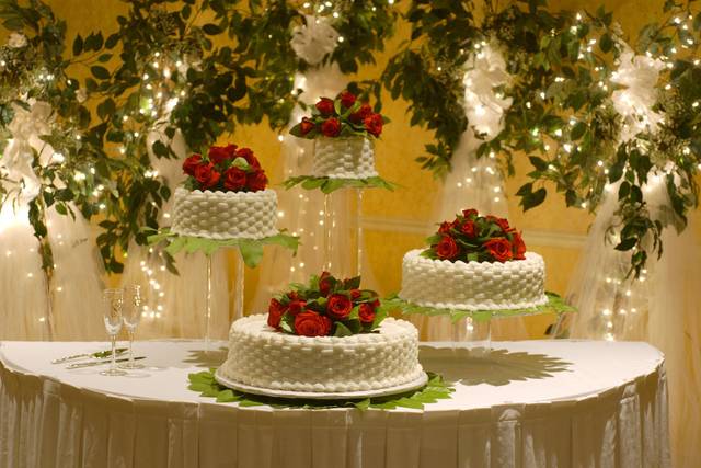 CAKE TABLE