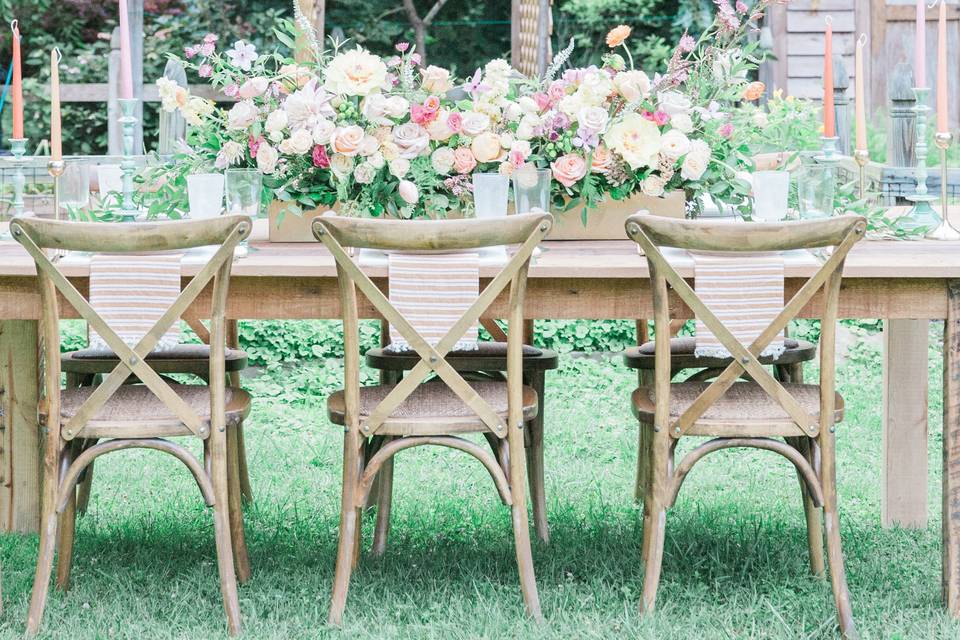 Rustic head table arrangement