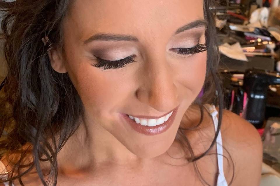 Glam airbrush on bride