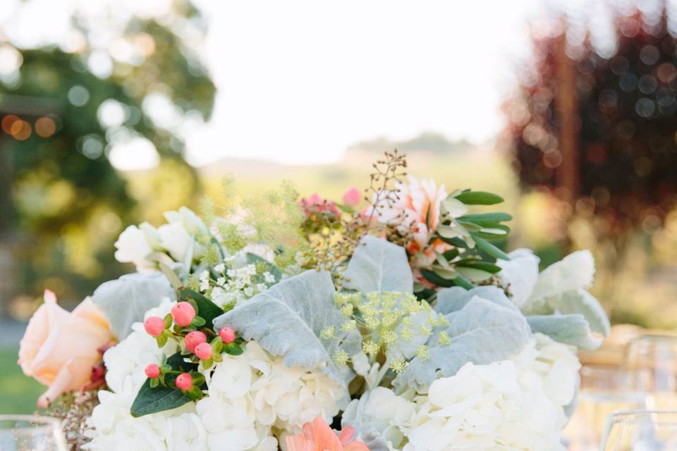 Peach & white centerpiece