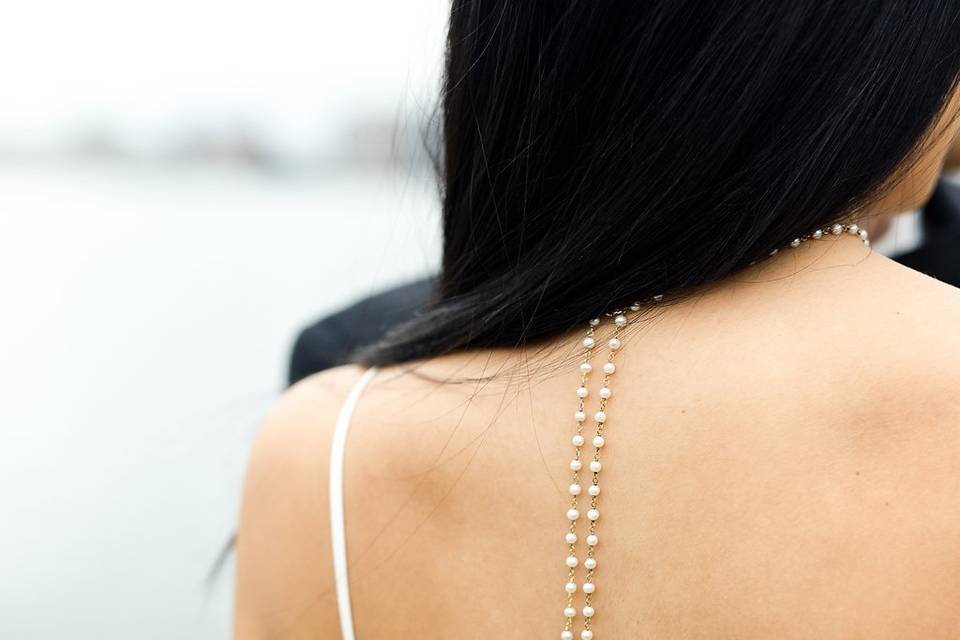 Pearl back drop necklace