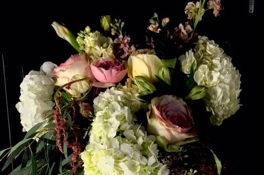 Romantic statement flowers