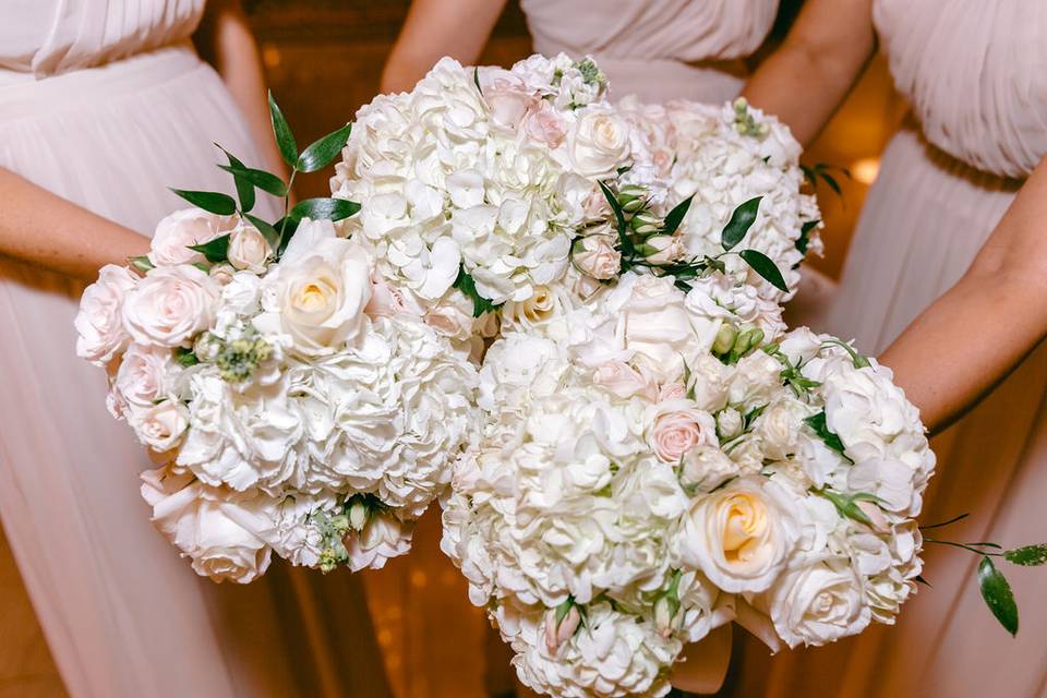 White and blush bouquets