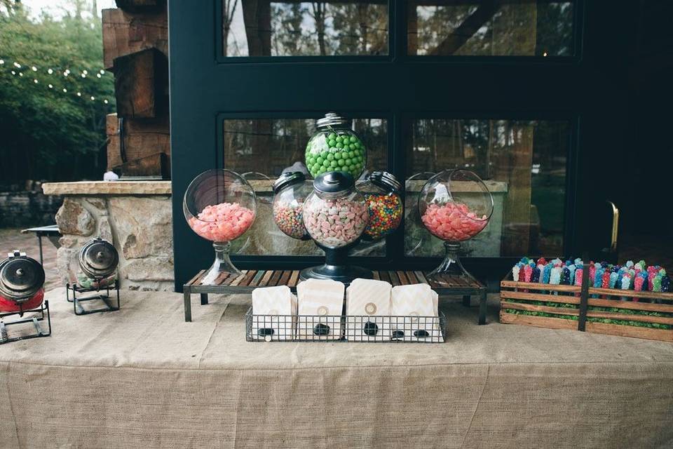 Rotating candy jar plus complimenting containers