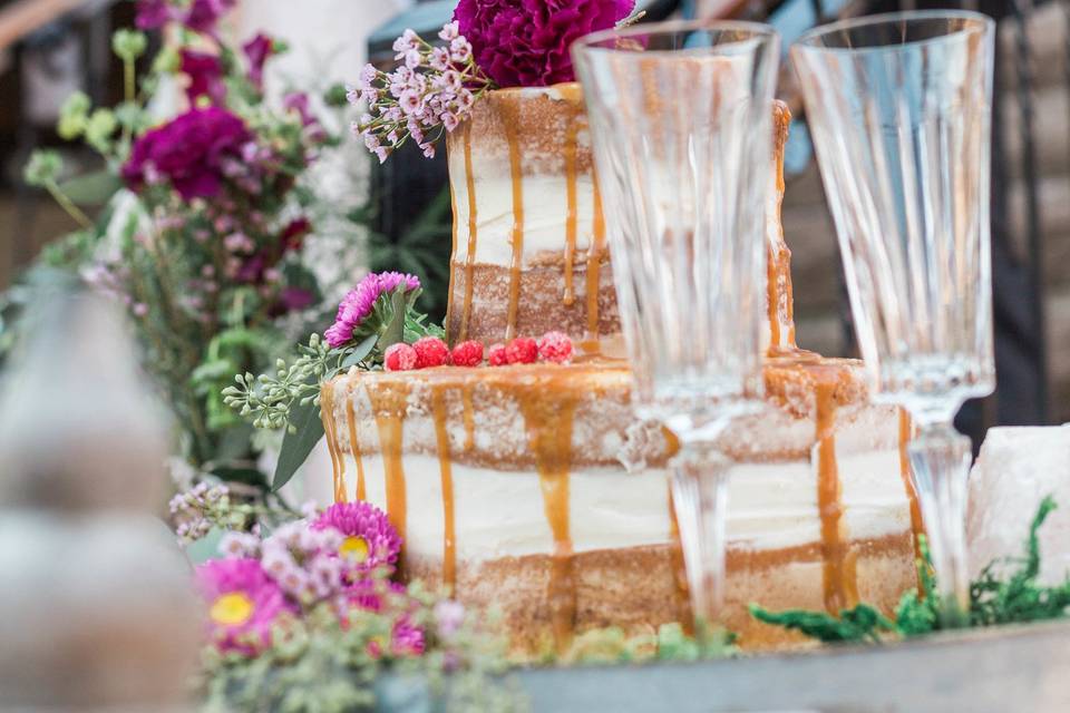 2 layered wedding cake and glasses