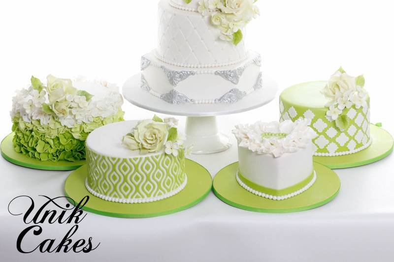 Wedding cakes with a touch of apple green