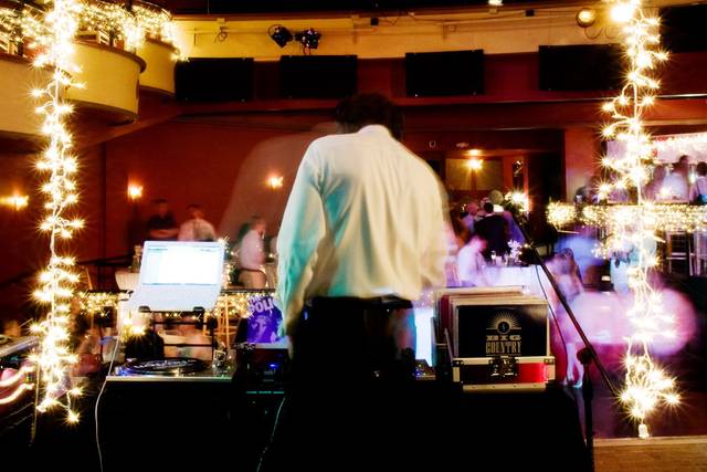 Wedding dj