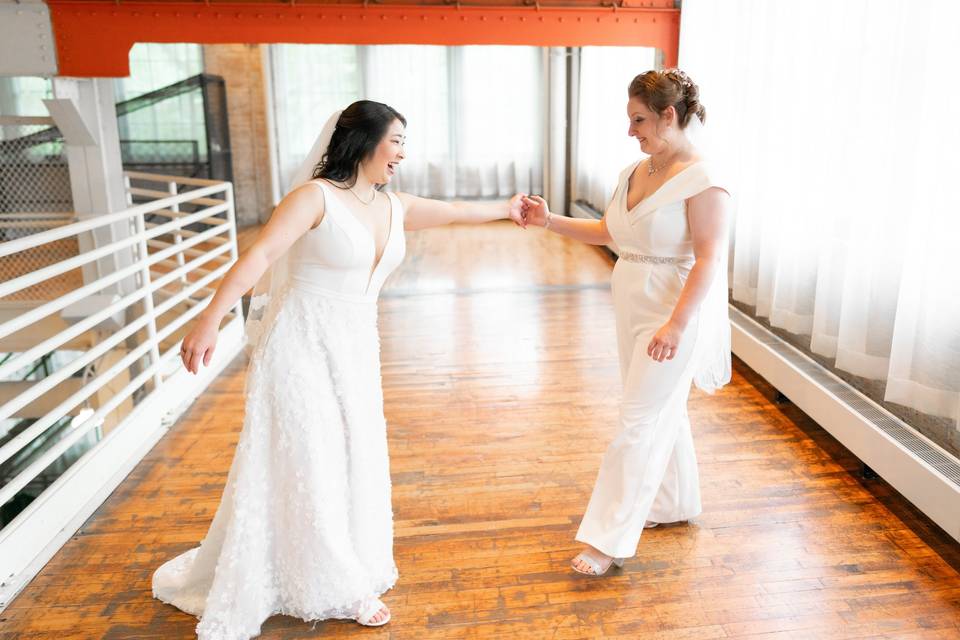 Brides do first look