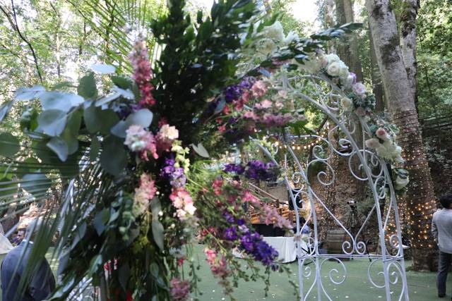 Ceremonial arch