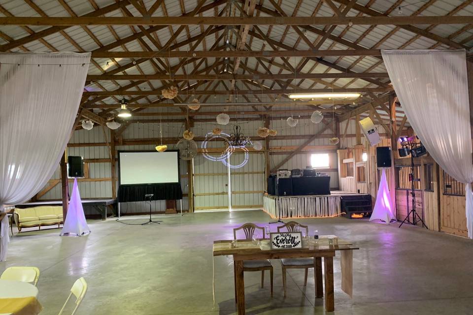 Barn wedding with Projection