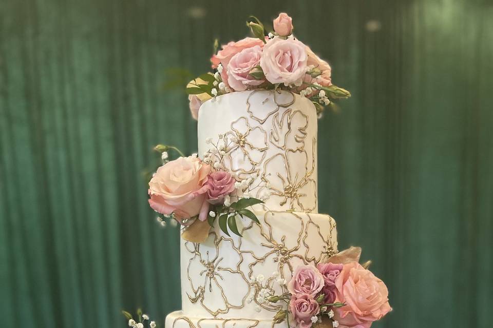 Wedding cake with real flowers