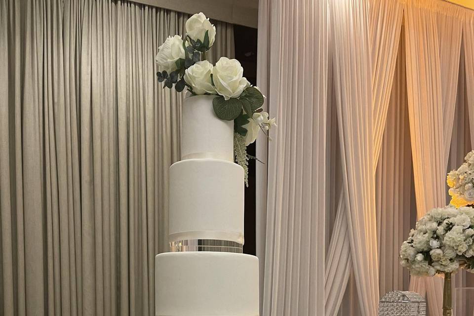 Elegant wedding cake