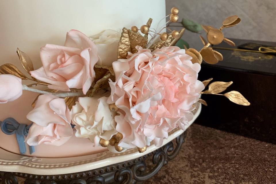 Gold edged with blush Flowers