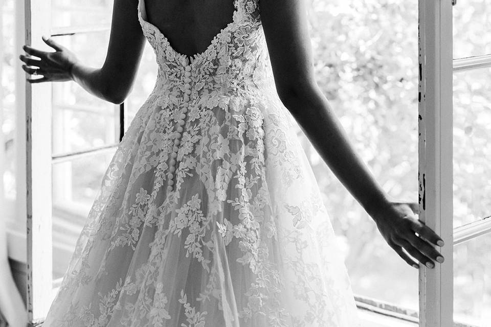 Black & white bridal portrait