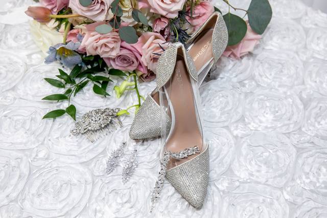 Bride's shoes/accessories