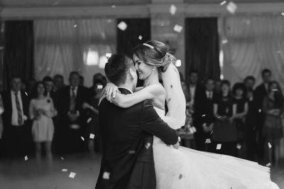 Newlyweds' first dance