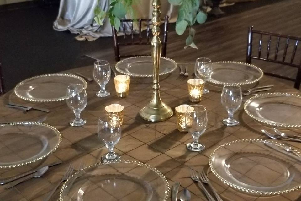 Table setting and centerpiece