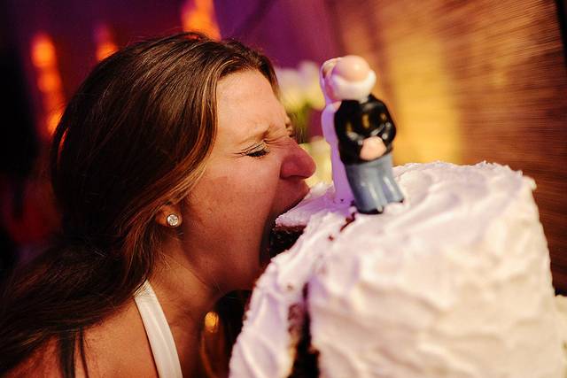 Bride with the wedding cake