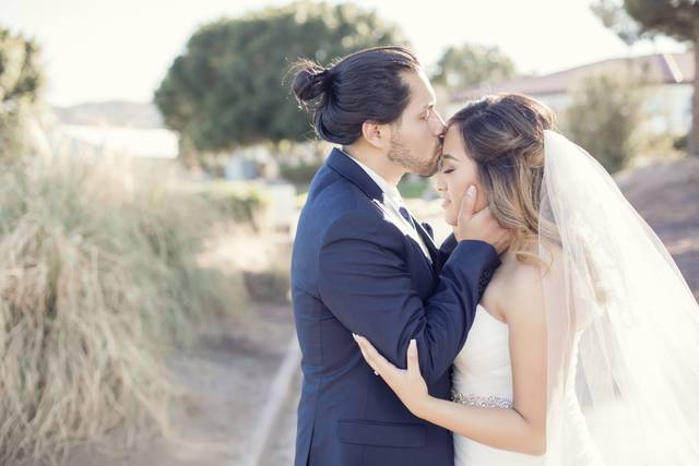Raven Golf course bride and groom portraits