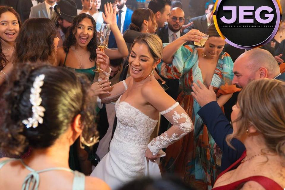 Junior's Entertainment Effect