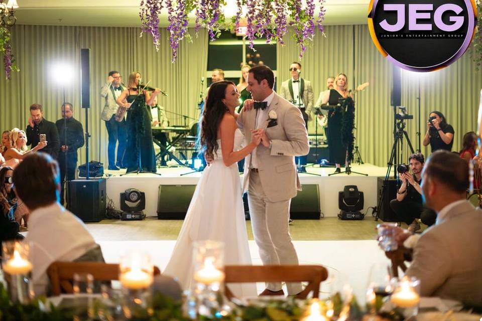 Junior's Entertainment Effect