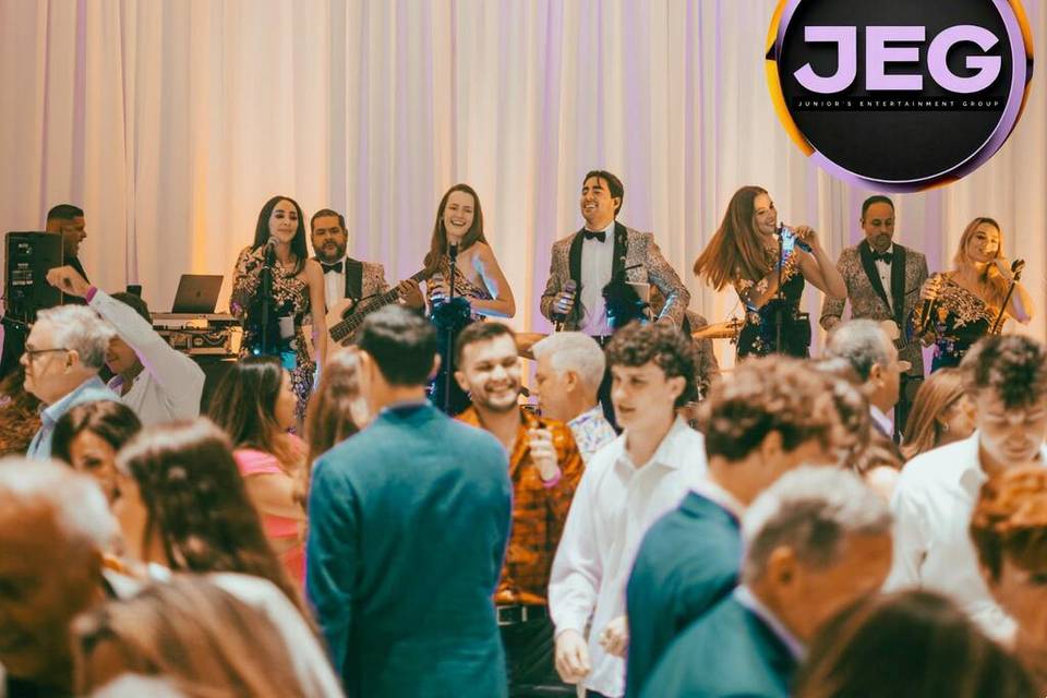 Junior's Entertainment Effect