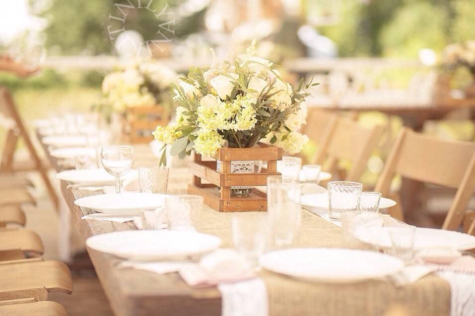 Table flowers and decor