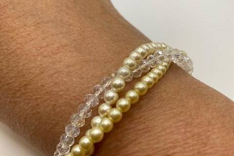 Clear and pearl bracelet