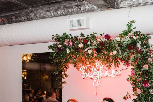 Sweetheart table & neon sign