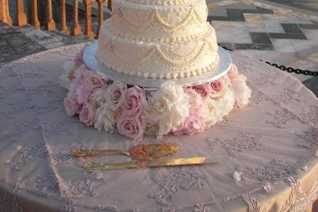 Floral wedding cake